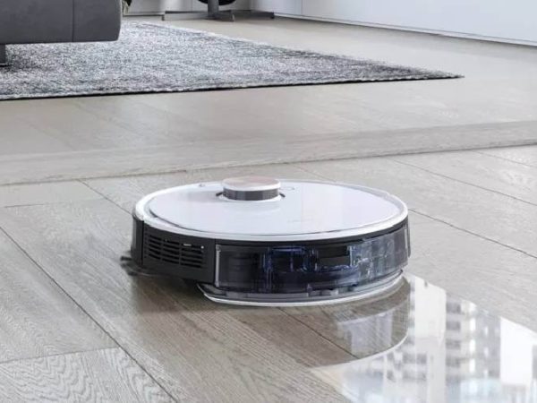 Ecovacs Deebot Ozmo T8 plaunantis siurblys robotas