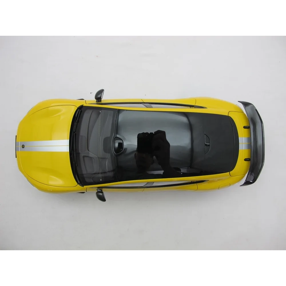 488536-Automobilio-modelis-Xiaomi-SU7-Ultra-118-žaibiškai-geltonas-2