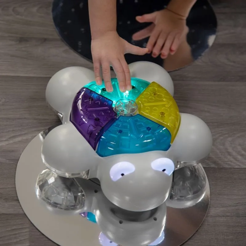 EY11865-Glow-and-Go-Bot-roboto-priedas-veidrodis-1